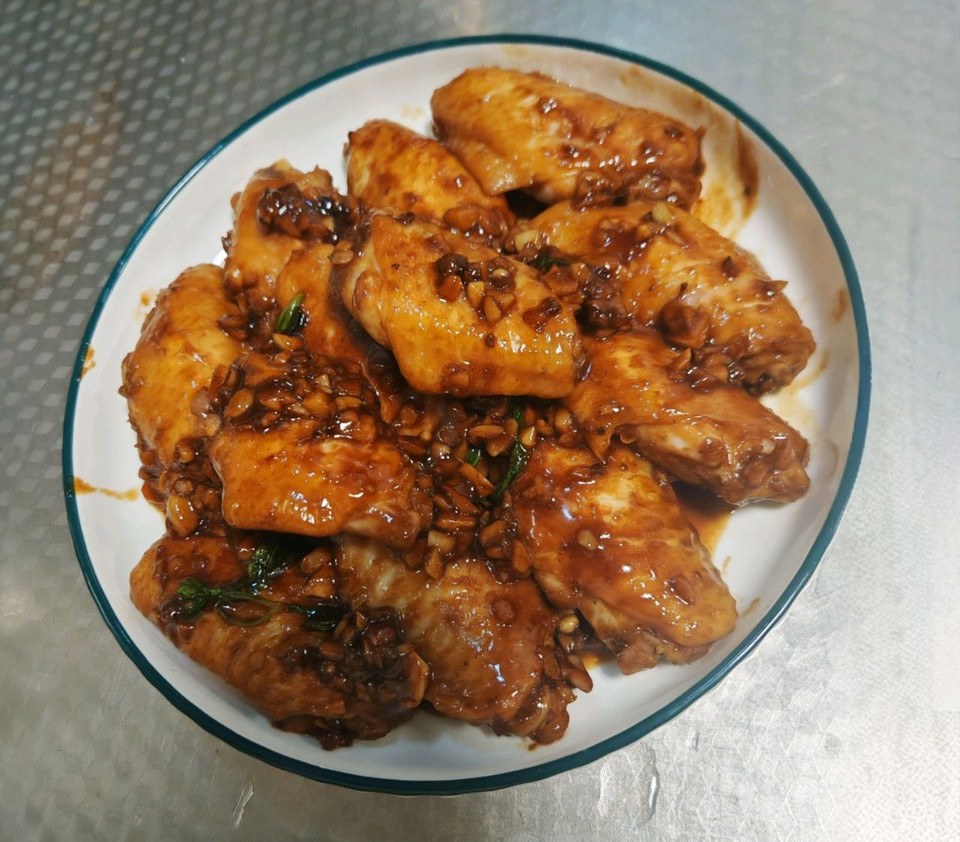 蒜香鸡翅的做法