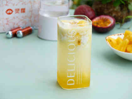 百香果菠椰气泡水的做法