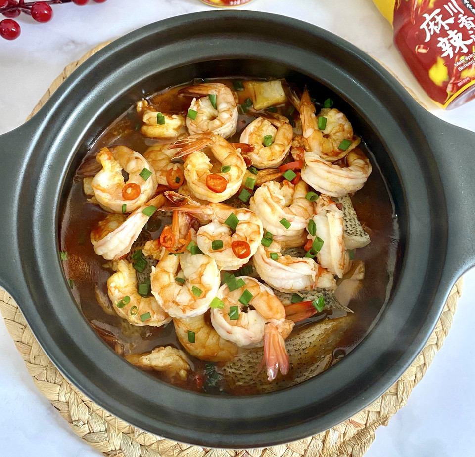 香辣鲈鱼鲜虾煲的做法