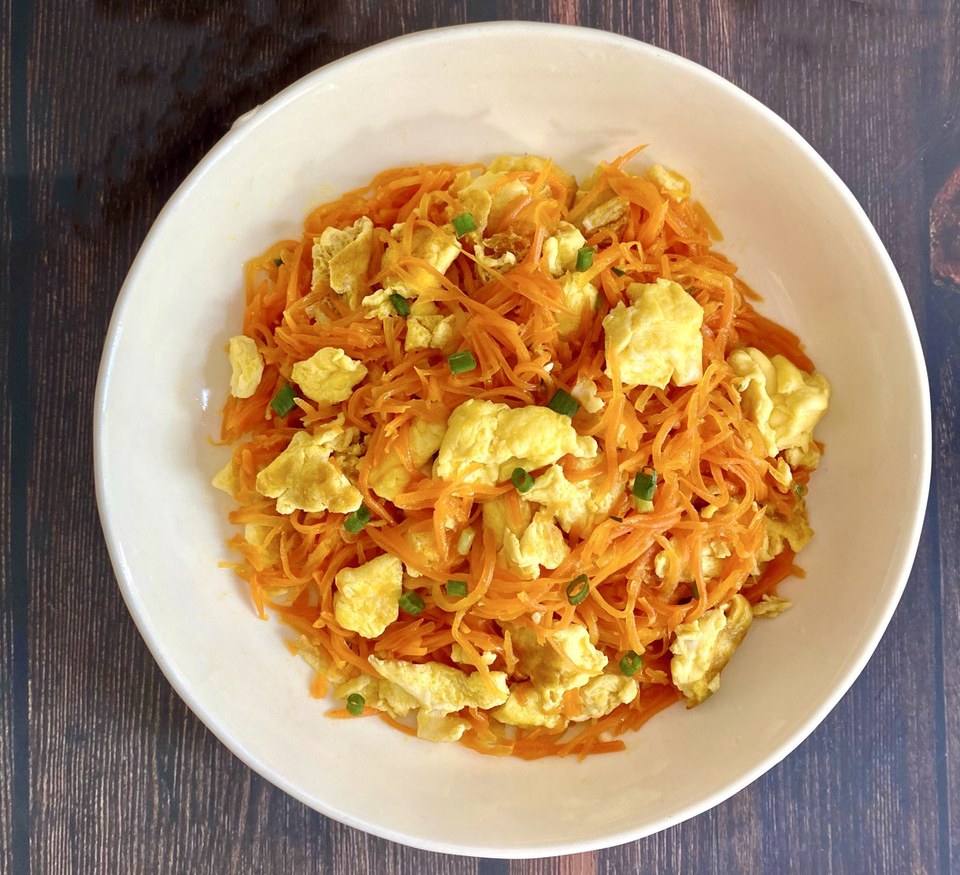 鸡汁胡萝卜炒鸡蛋的做法