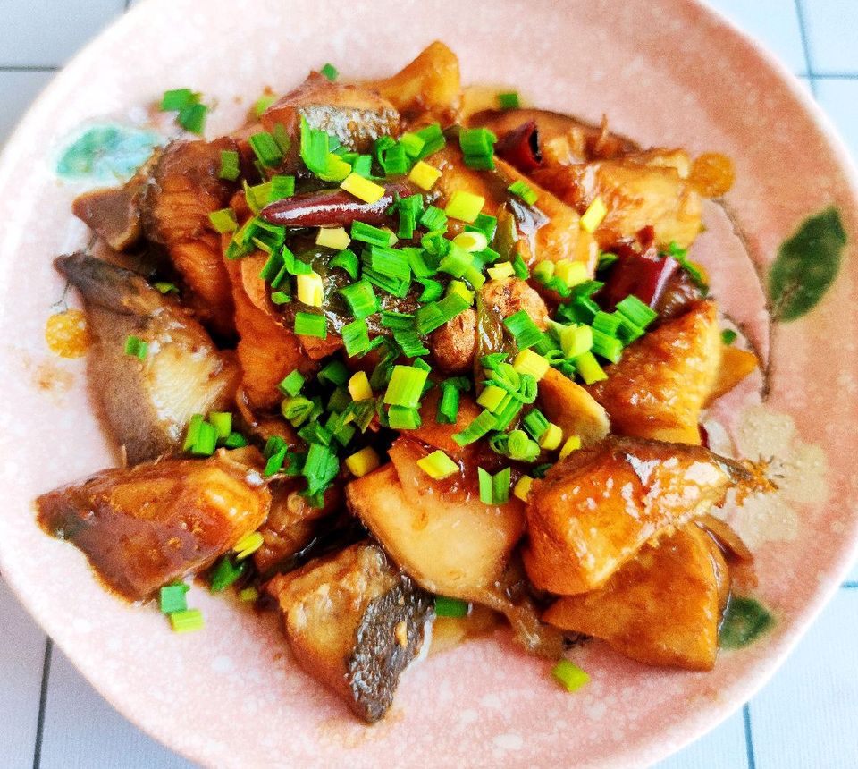 家常炖鳕鱼的做法