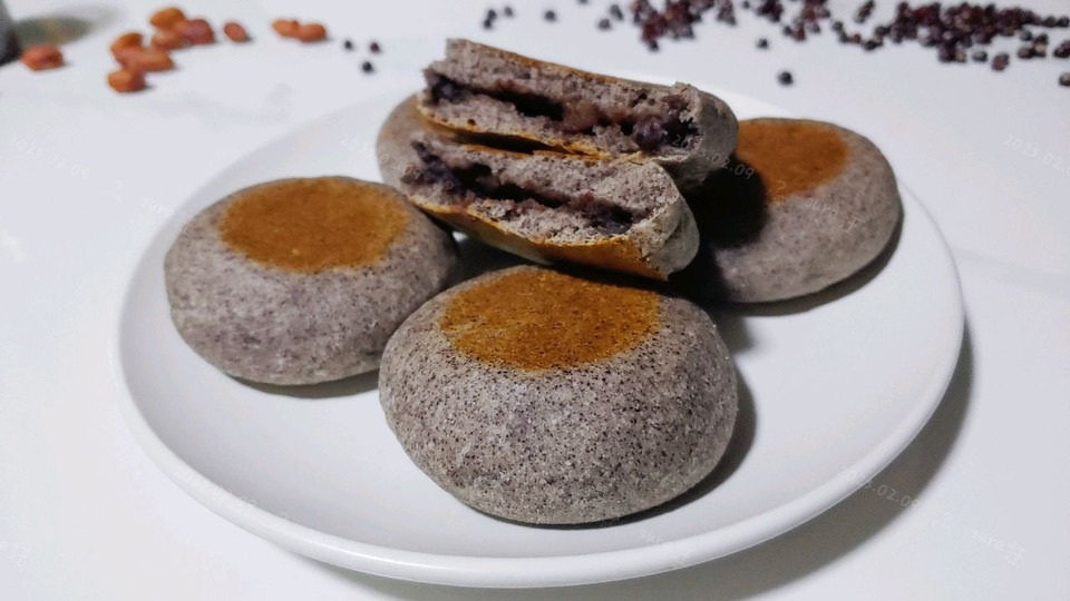 无油黑黑红豆饼的做法