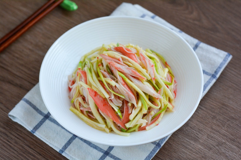 西葫芦拌蟹柳的做法