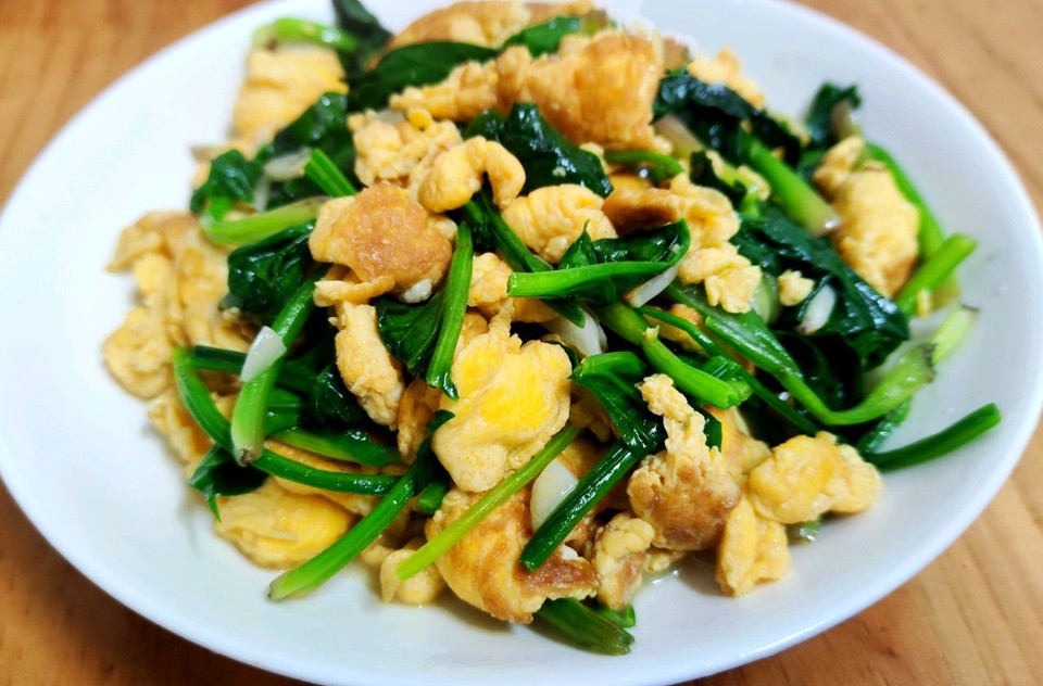 一口菠菜蛋，秒回外婆家的做法