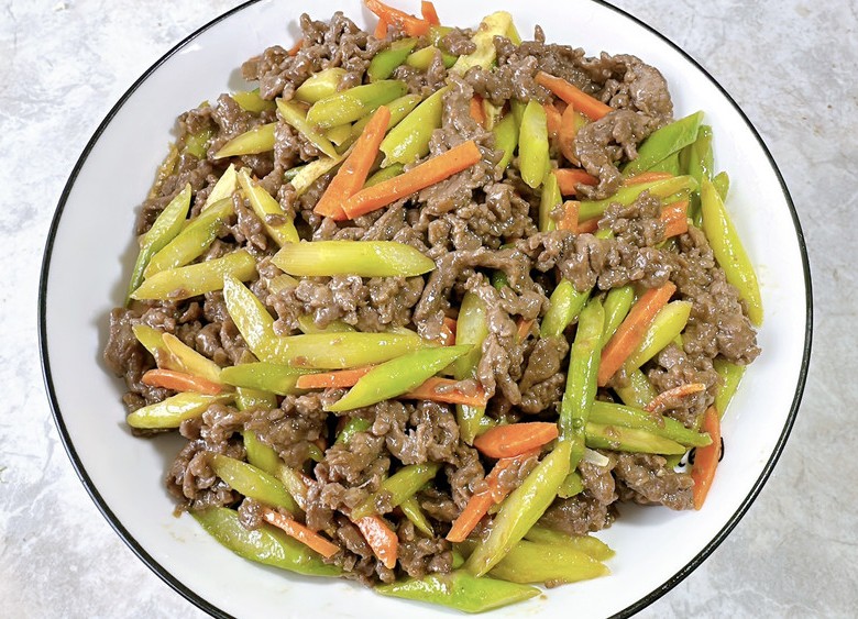 芦笋炒牛肉的做法