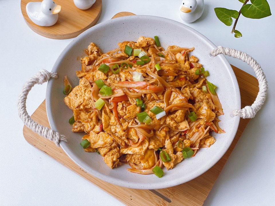 超级下饭菜～蟹柳炒鸡蛋的做法