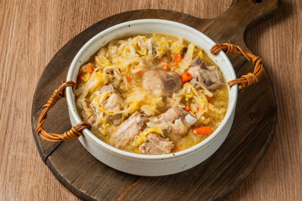 家常鲜食#酸菜排骨的做法