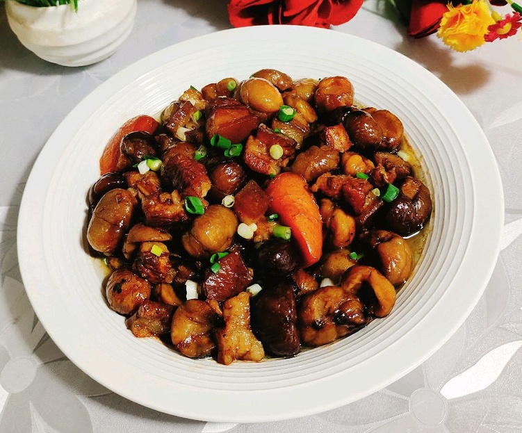 板栗红烧肉的做法