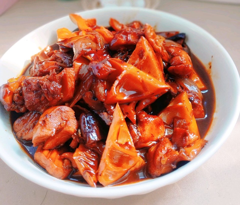 春笋焖鸡的做法