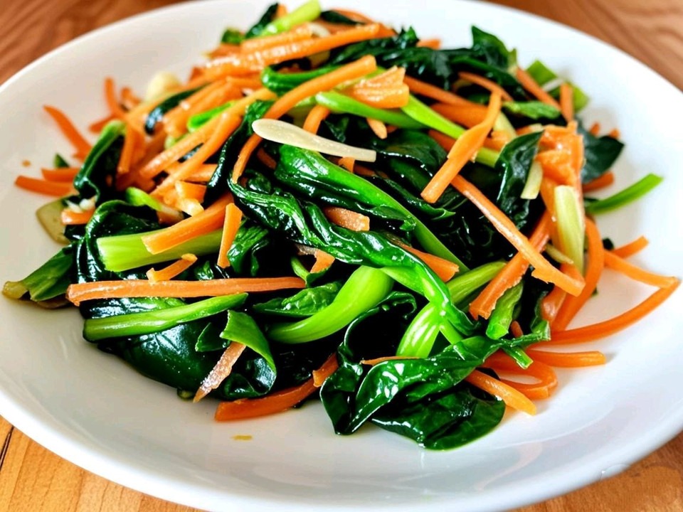 营养双拼！菠菜胡萝卜炒出春日好活力的做法