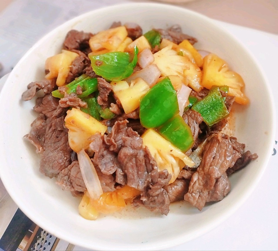家常小炒～菠萝炒牛肉的做法