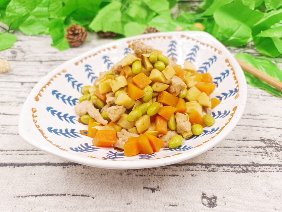 春日美味笋丁炒酱的做法