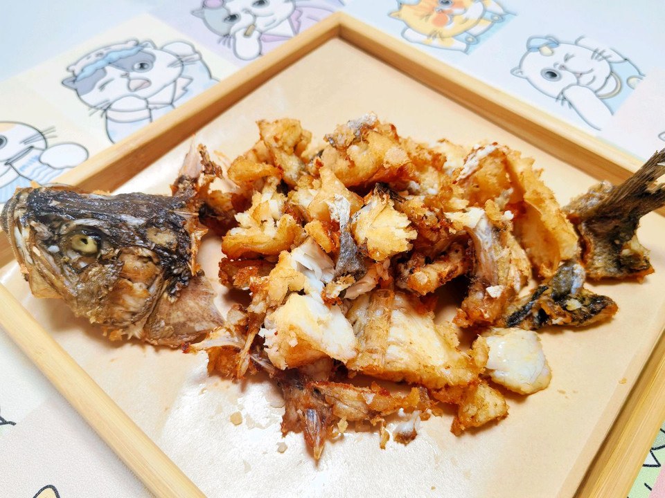 蒜香手撕鲈鱼的做法