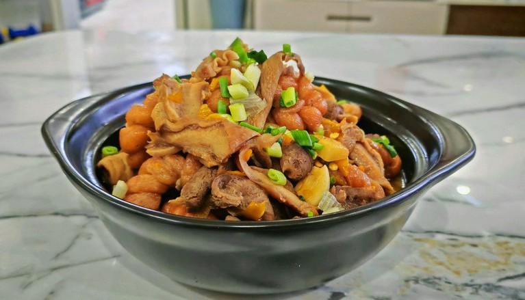 五叔【猪肚麻花煲】的做法