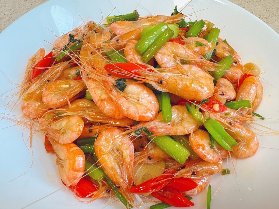 春季补钙家常菜～芹菜炒小虾的做法