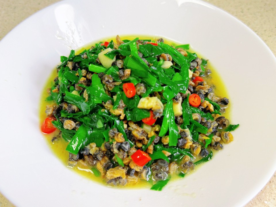 春日里的一口透鲜～韭菜炒螺蛳肉的做法