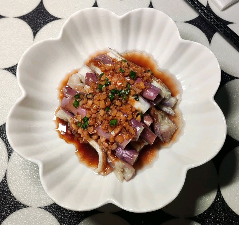 蒜香手撕茄子的做法