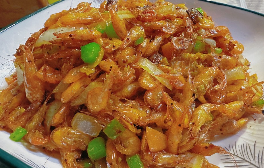 油爆小河虾的做法