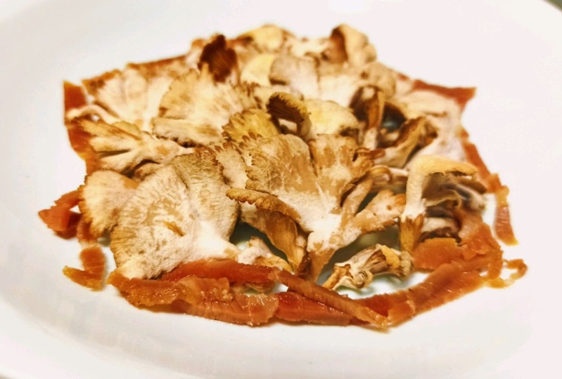 云南野生菌宴席～火腿蒸白参的做法