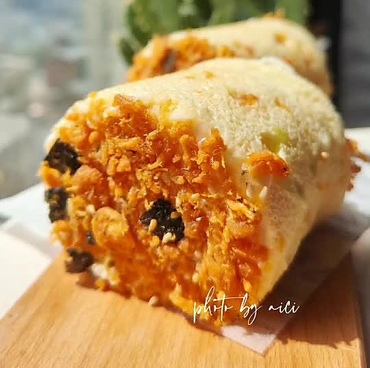 咸香松软的肉松蛋糕卷的做法