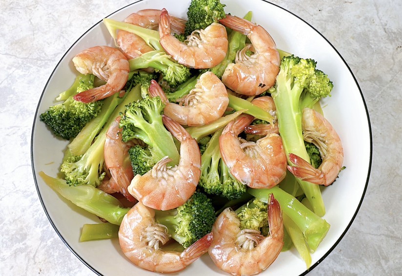 西兰花炒大虾的做法