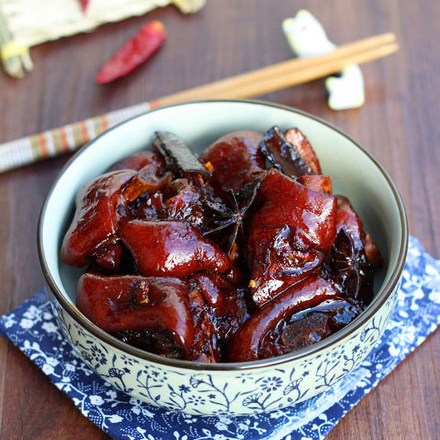 四道猪蹄丰胸食谱，告别飞机场！