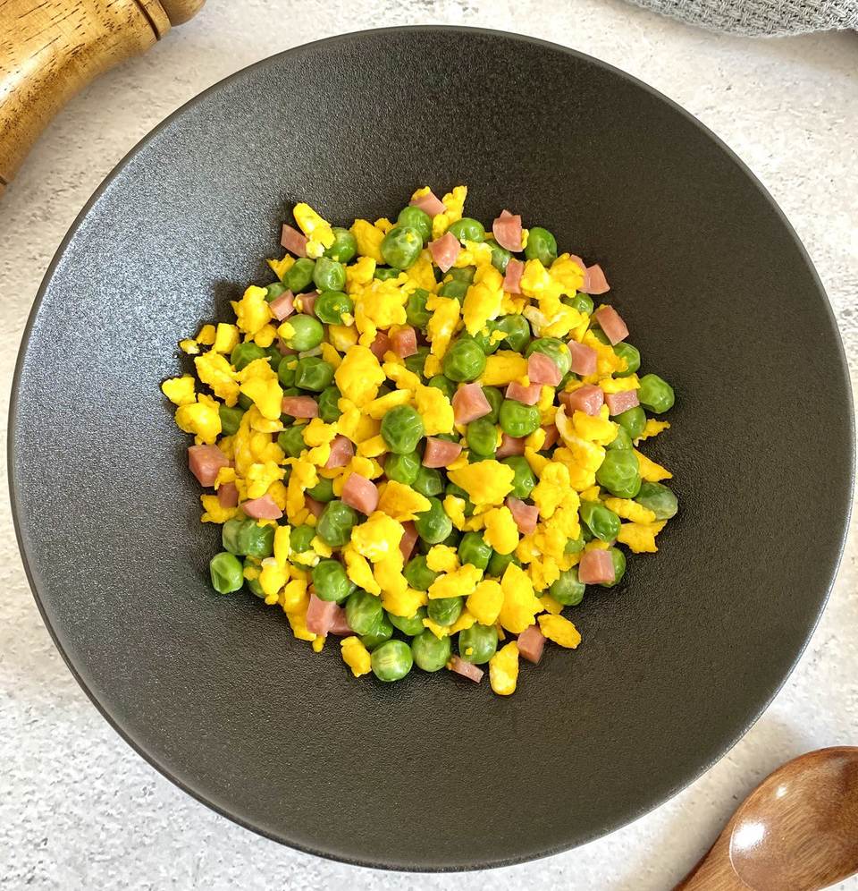 豌豆火腿炒鸡蛋的做法
