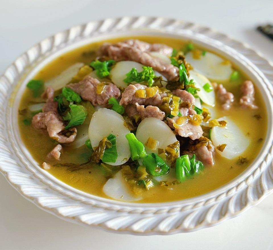 酸菜牛肉烧年糕的做法