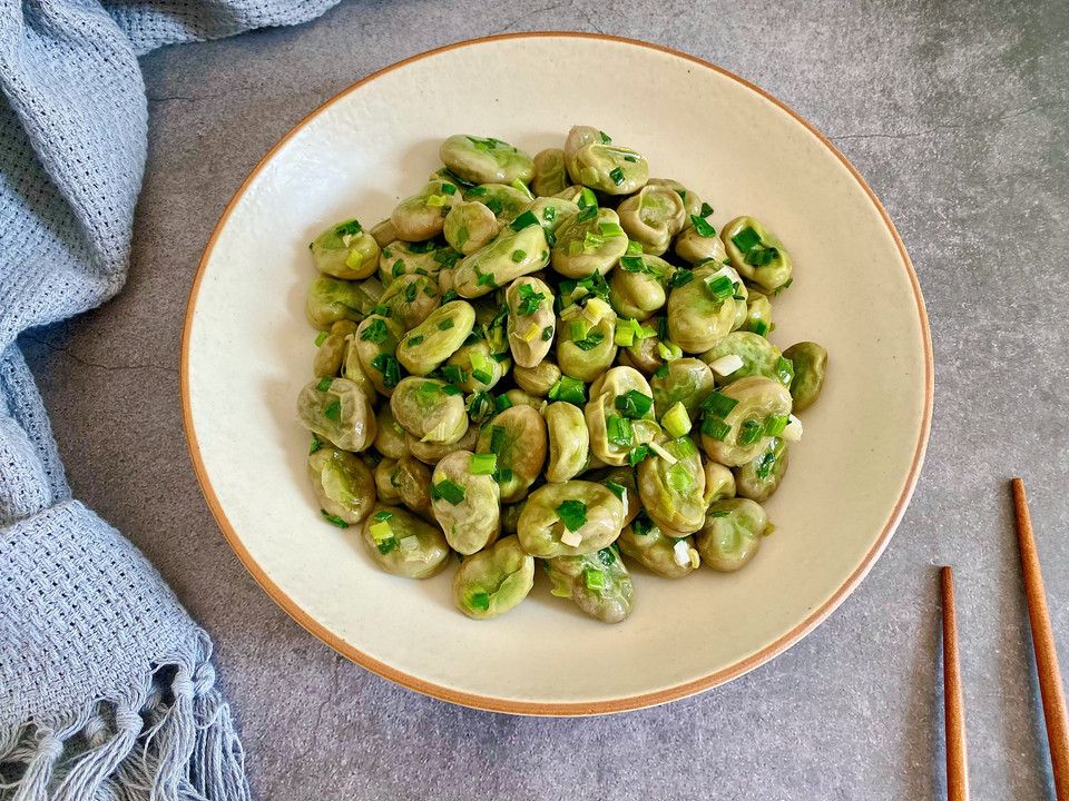 葱油蚕豆的做法