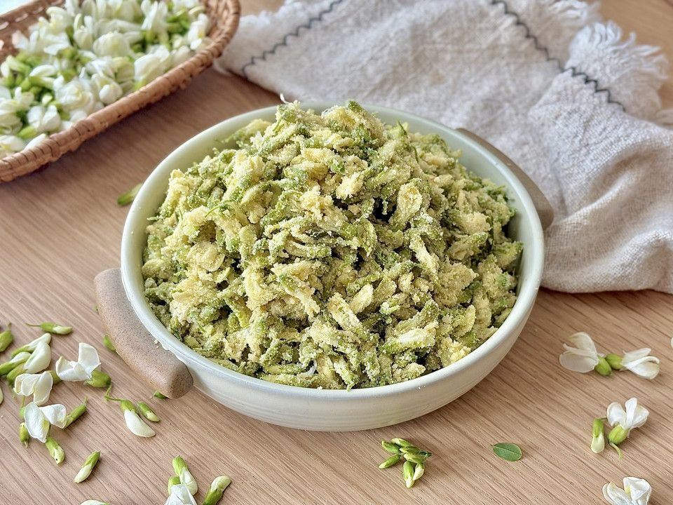 春天的味道，蒸槐花~~的做法