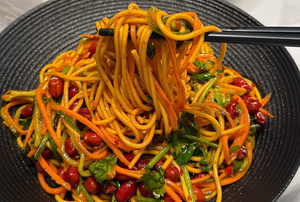 酸酸辣辣的凉面的做法