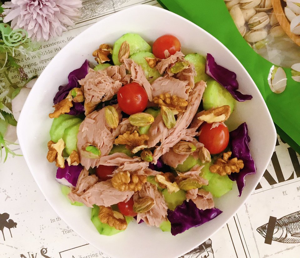 坚果金枪鱼沙拉的做法