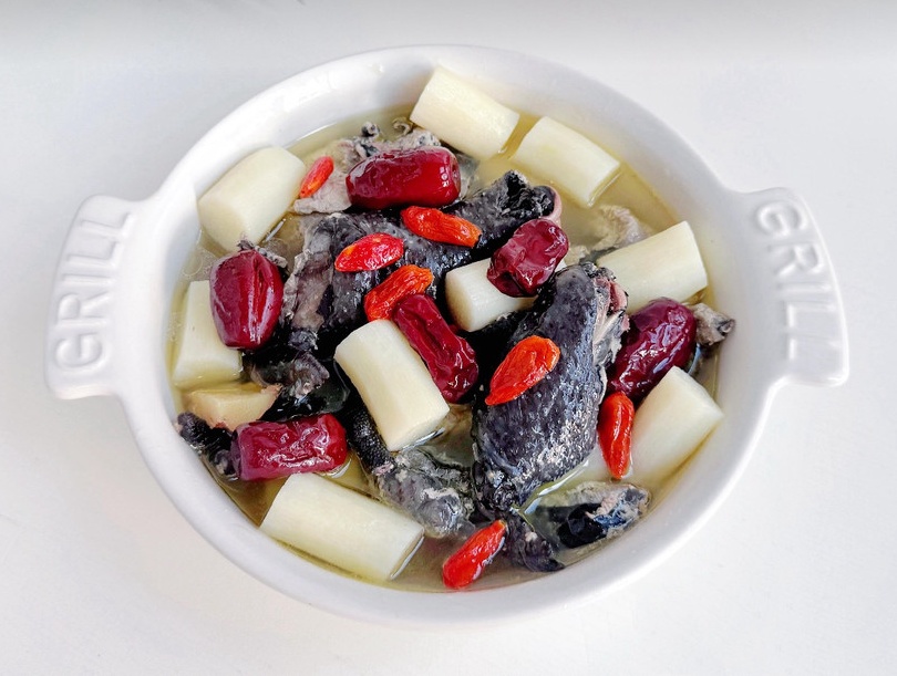 乌鸡山药汤的做法