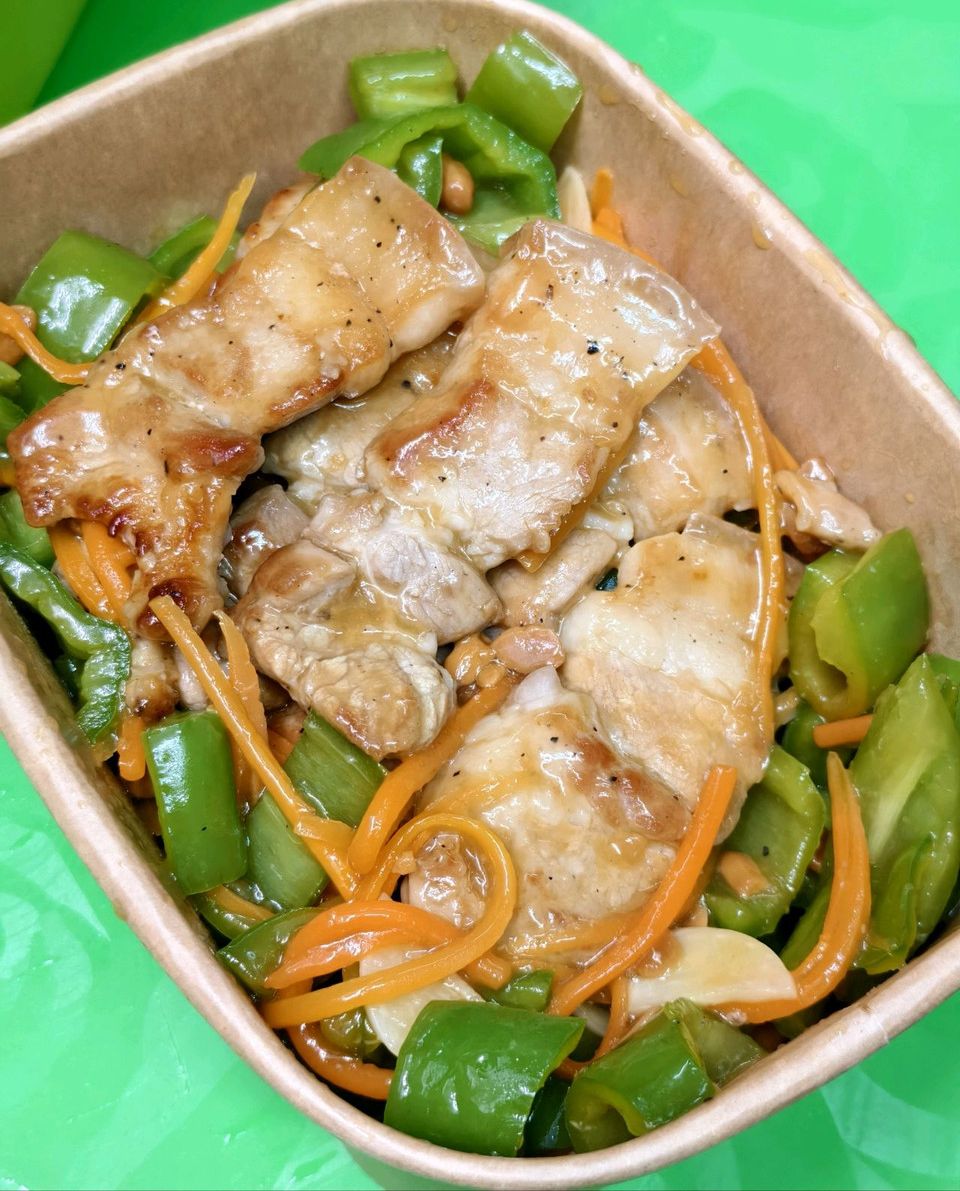 辣椒和五花肉是绝配，米饭都不够炫了的做法