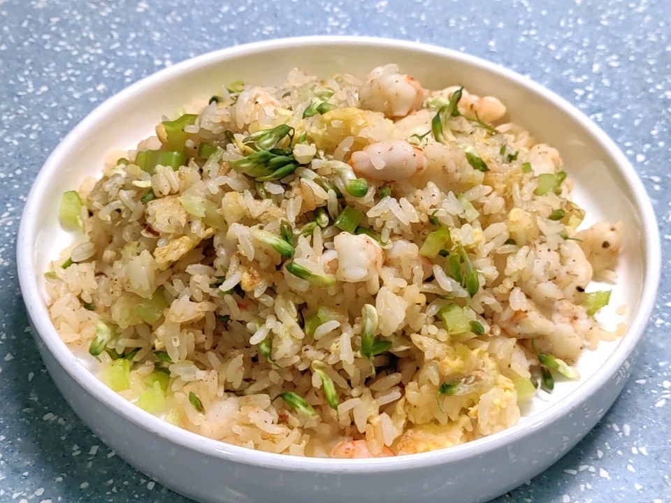 槐花虾仁炒饭的做法
