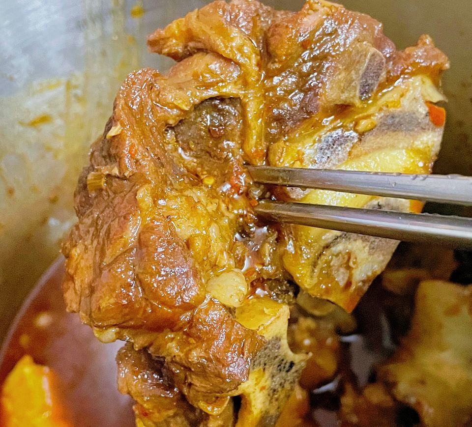 土豆炖牛脊骨的做法