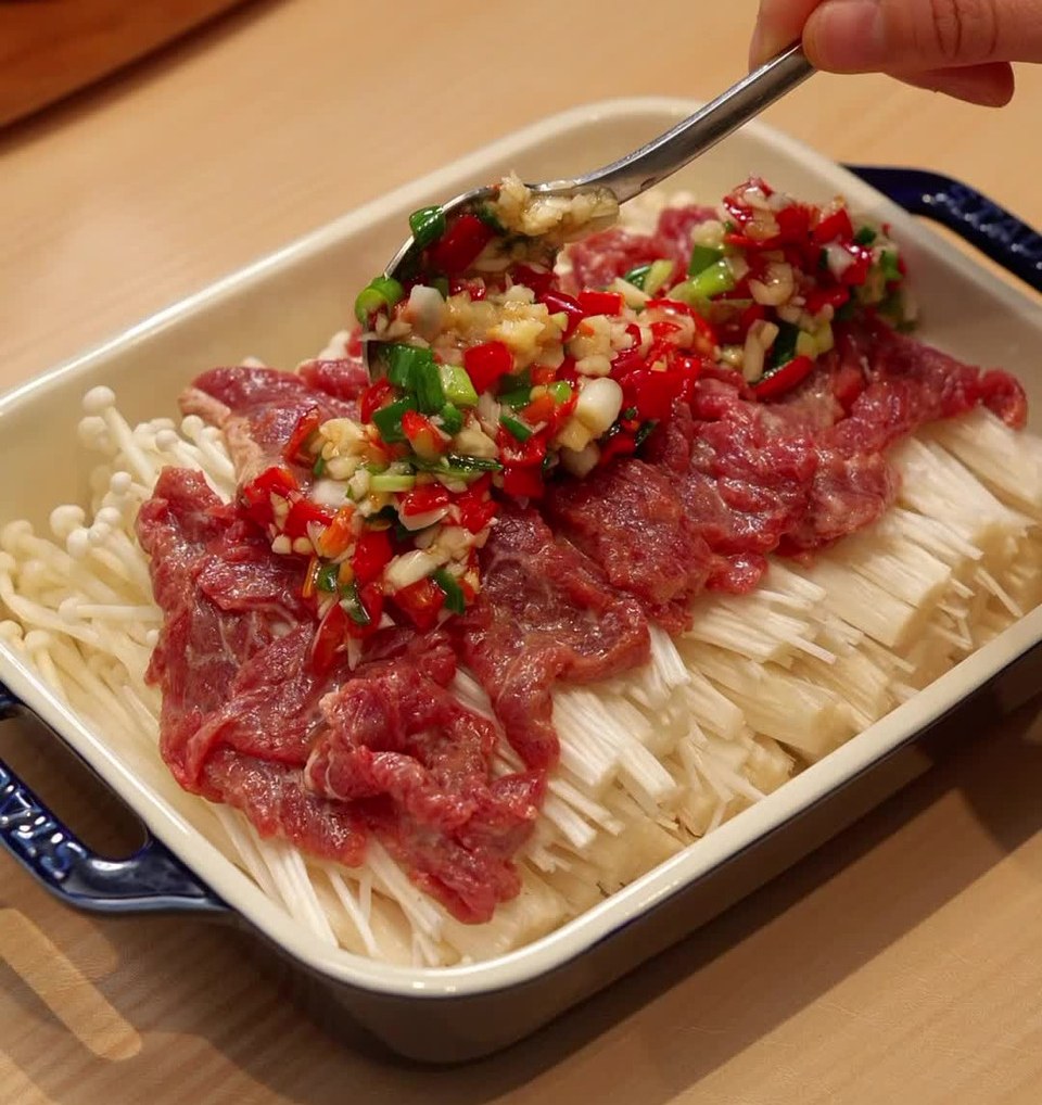 香到舔盘！8分钟解锁神仙金针菇蒸牛肉的做法
