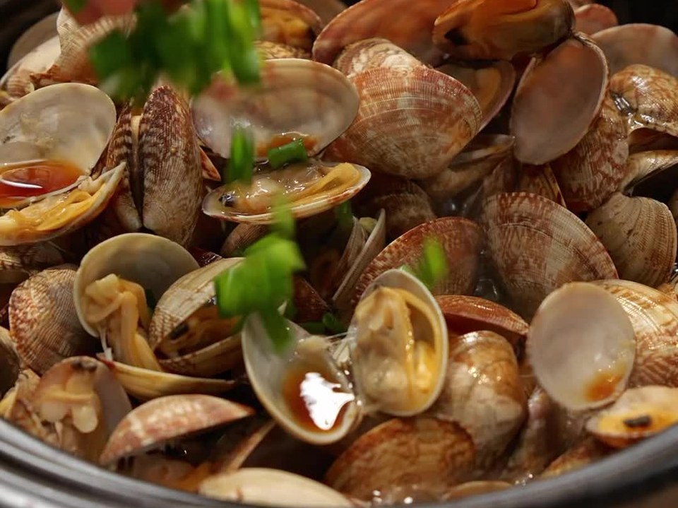零失败！这道酒蒸蛤蜊，让家秒变深夜食堂的做法
