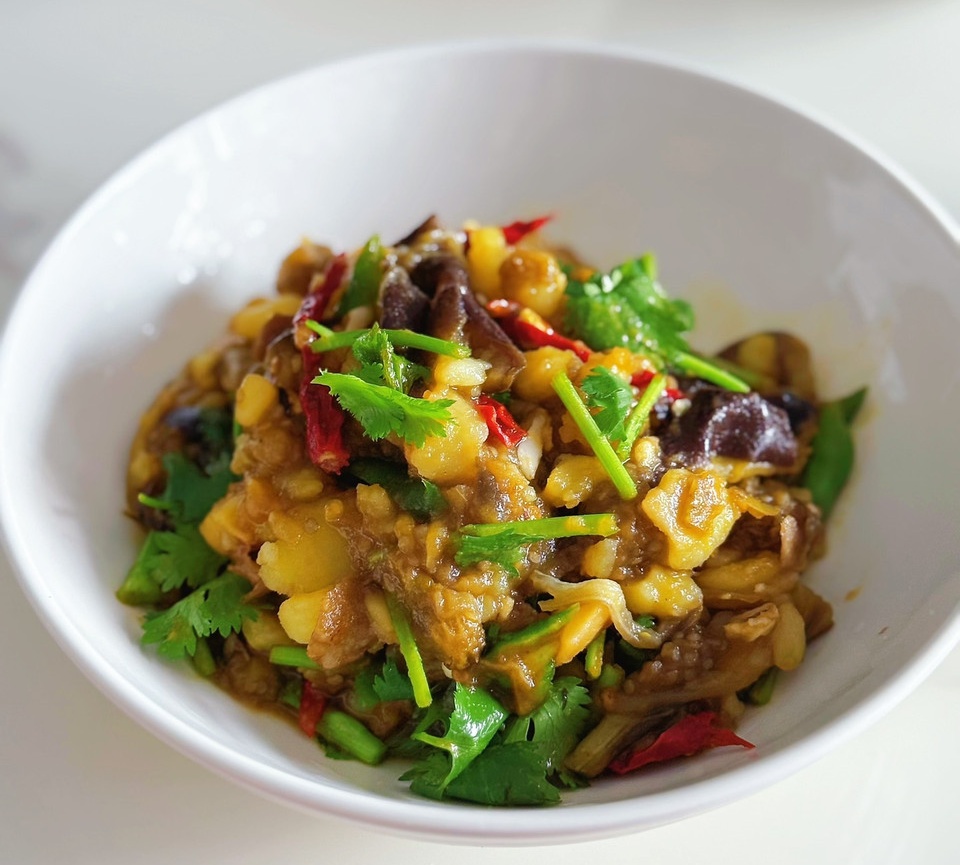 拌上大米饭香迷糊｜烧椒土豆泥拌茄子的做法