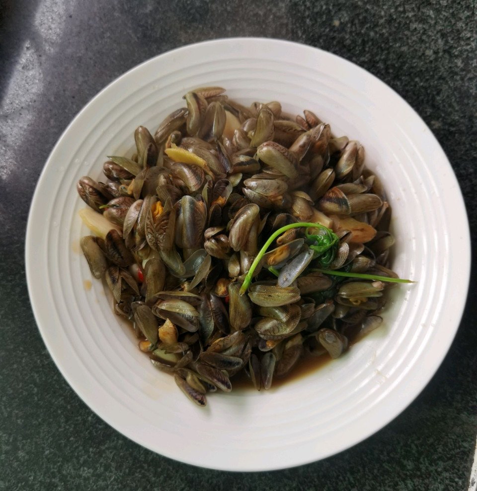 潮汕传统名菜-金不换炒薄壳的做法