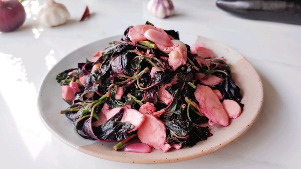 蒜油鸡片红苋菜的做法