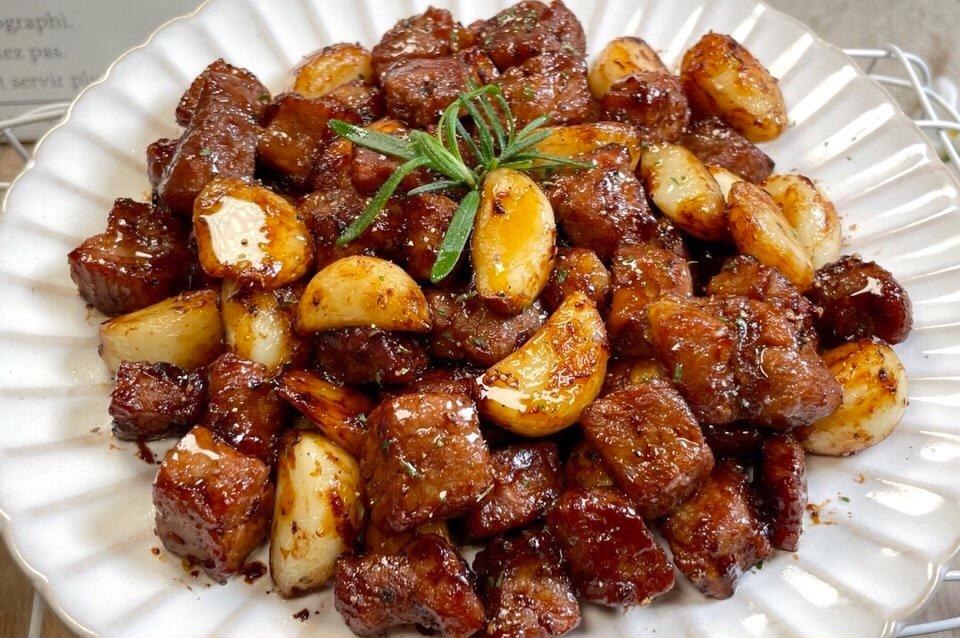 好吃到舔盘的蒜香黑椒牛肉粒的做法