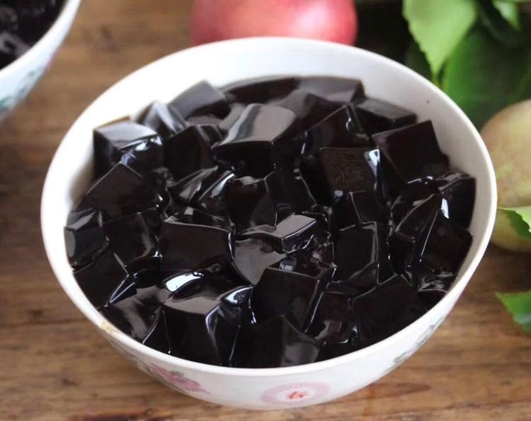 如何熬出光滑嫩嫩的烧仙草黑凉粉的做法