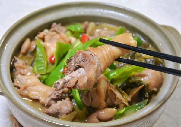 酸菜鸡肉煲的做法