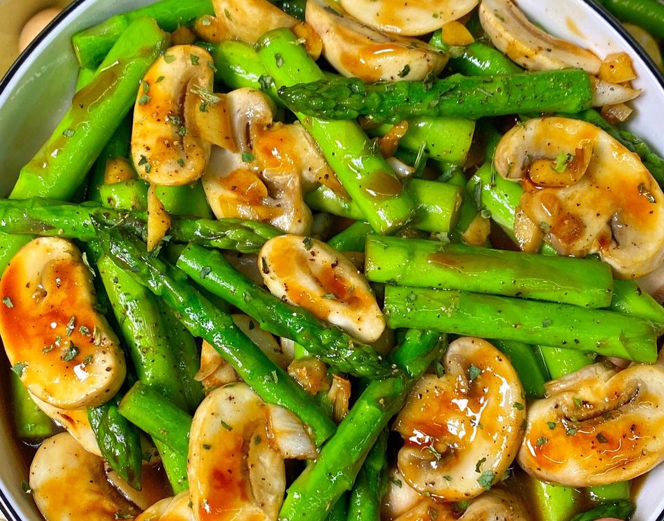 低卡美味芦笋炒口蘑，也太好吃了！！的做法