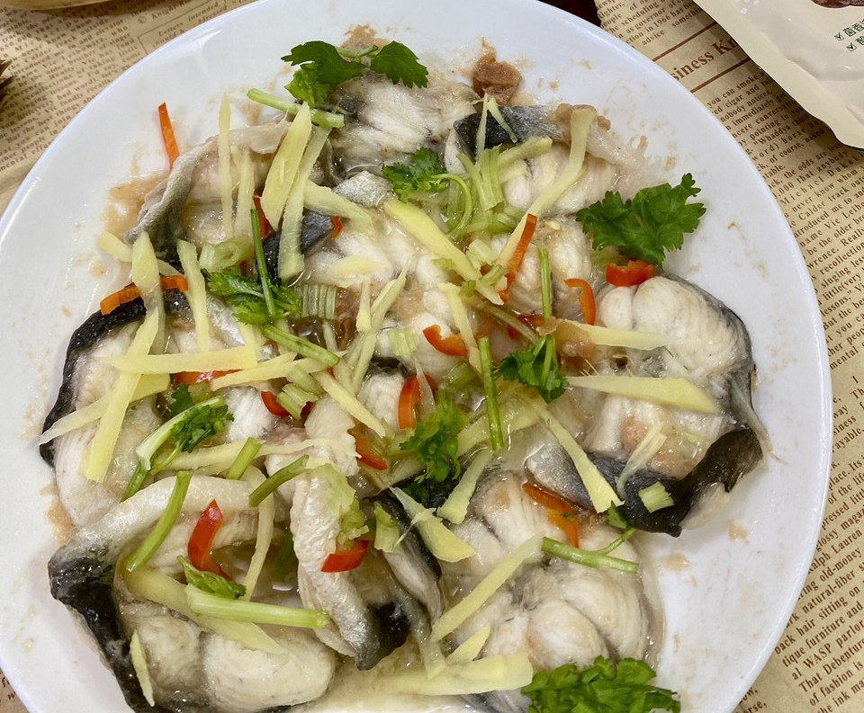 酸梅蒸鳗鱼的做法