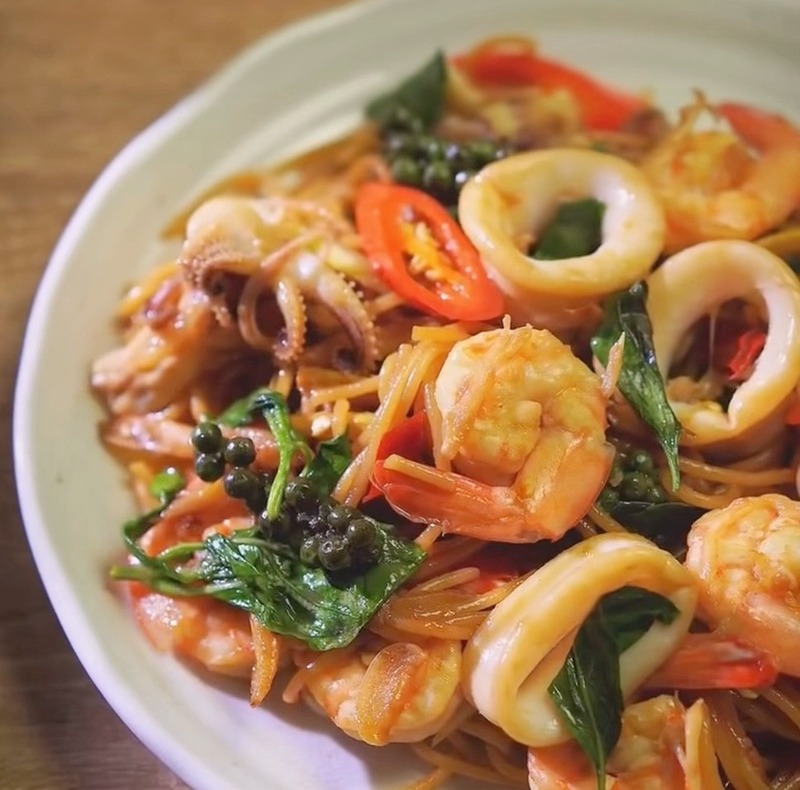 泰国打抛海鲜炒意面的做法