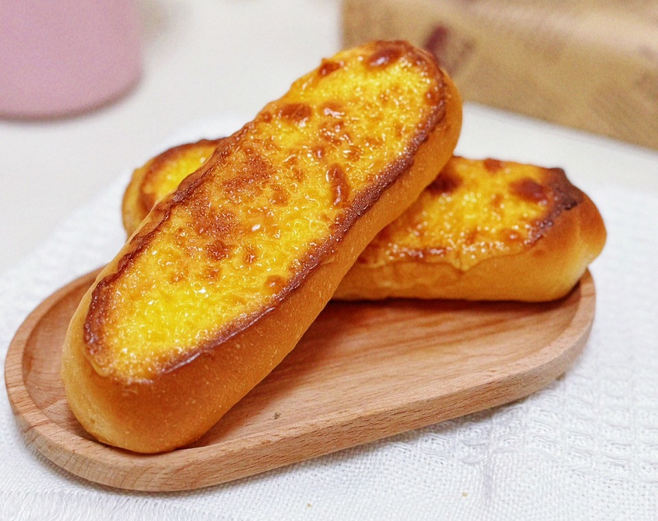 奶黄岩烧乳酪面包的做法