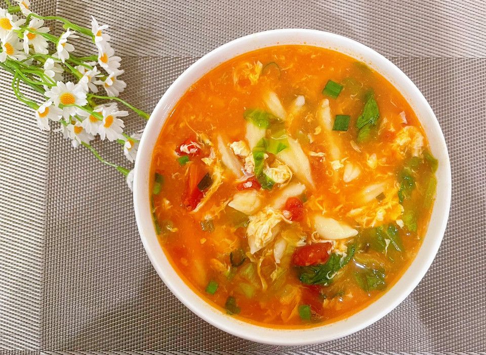 快手营养早餐！番茄鸡蛋剪刀面的做法