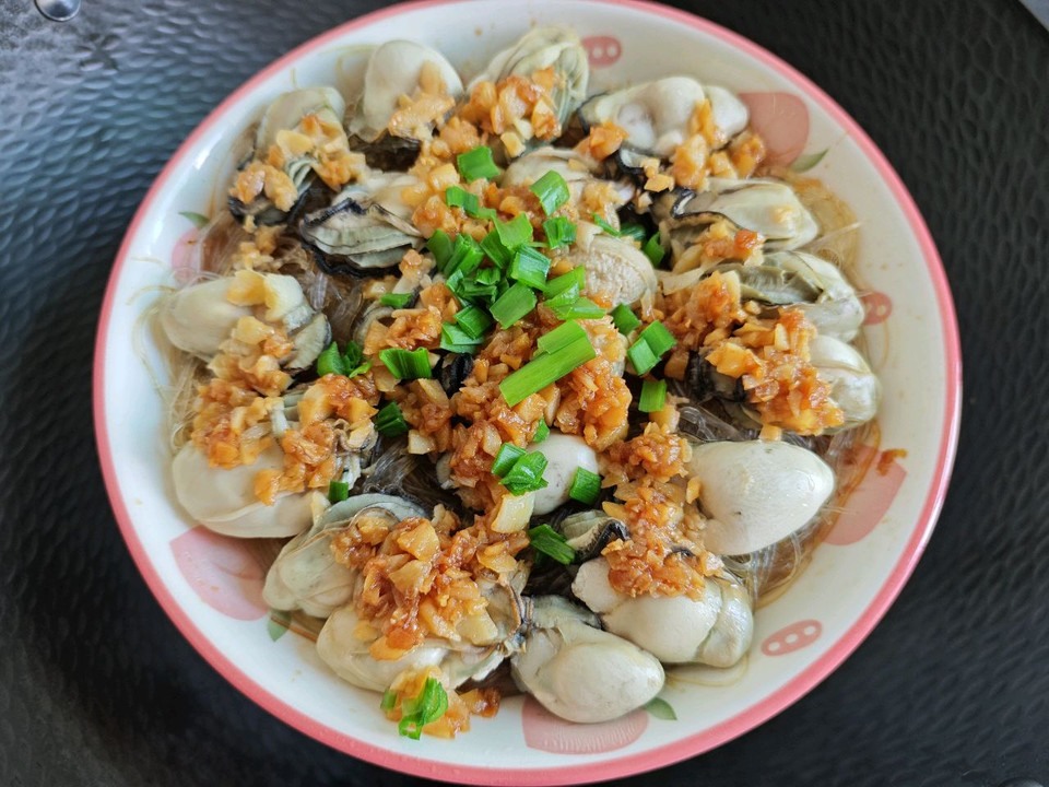 蒜蓉生蚝蒸粉丝的做法